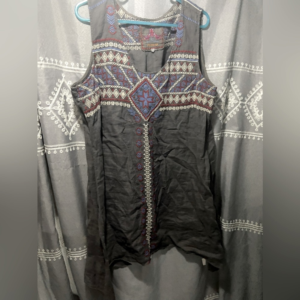 Johnny Was sleeveless top/ short dress. Size Xl